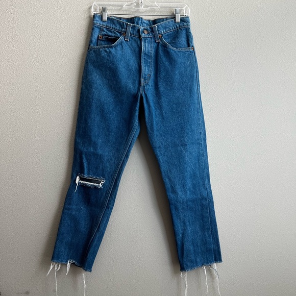 Levi's Denim - ✨HP✨Levi’s Distressed Mom Jeans